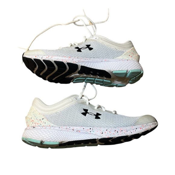 Women’s Under Armour charged escape 3 sneakers - Picture 5 of 8